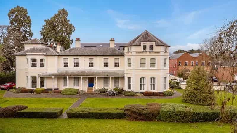 2-Bedroom Apartment in Georgian Mansion, Warwickshire