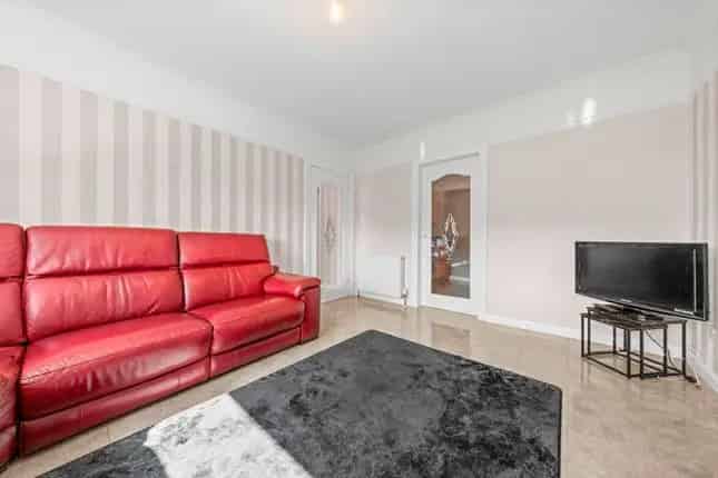 Two Bedroom Cottage Flat for Sale in Stepps