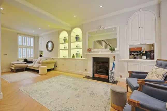Four Bedroom Townhouse in Chelsea SW10