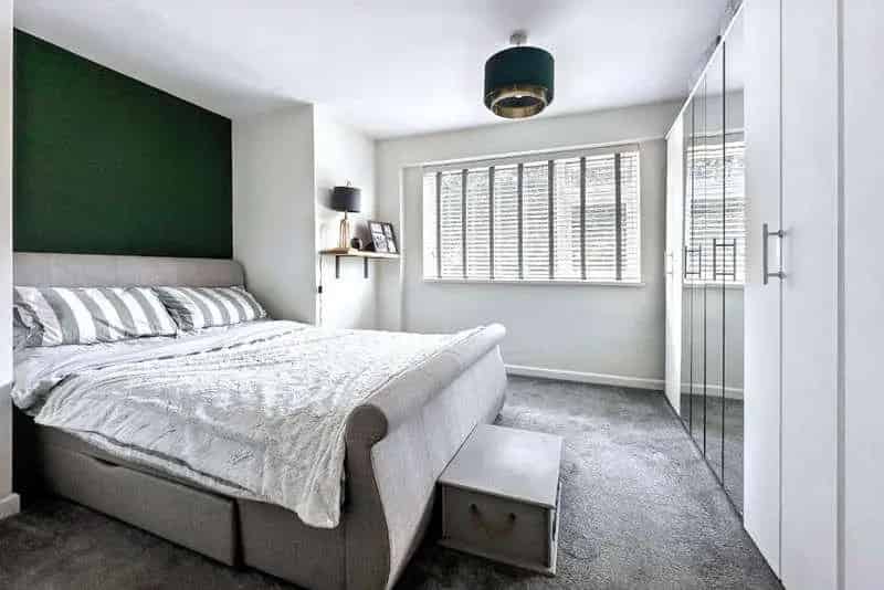 1 Bed Flat for Sale - 3rd Floor Apartment with Lift Access