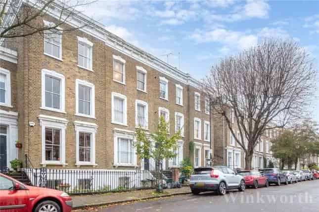 2069sqft Terraced House for Sale in London N1