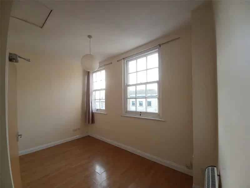 2 Bedroom Apartment to Rent Park Street