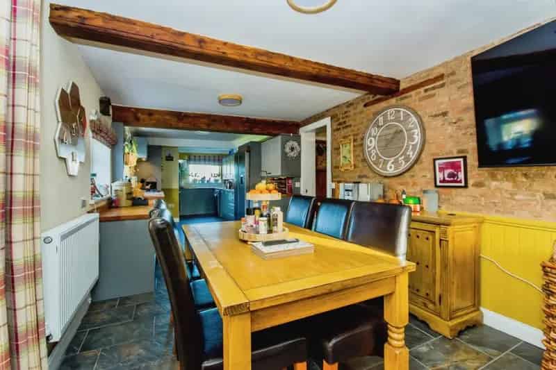 Detached House on 1.3 Acres with Updated Kitchen and Outbuildings