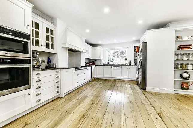 End terrace house to rent in Fulham Road, London SW10