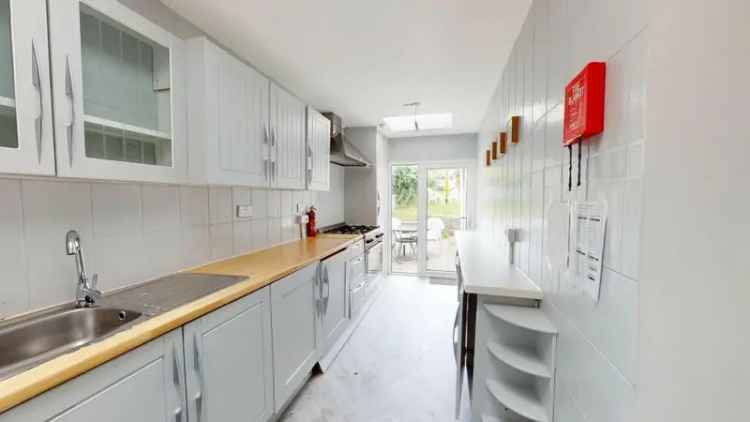 7 Bedroom Student House Bills Inclusive