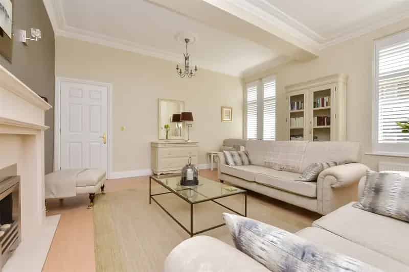 3 Bedroom Flat for Sale in Netherne on the Hill