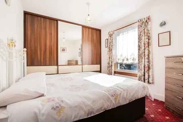 3 Bedroom Semi-Detached House for Sale in Broxburn