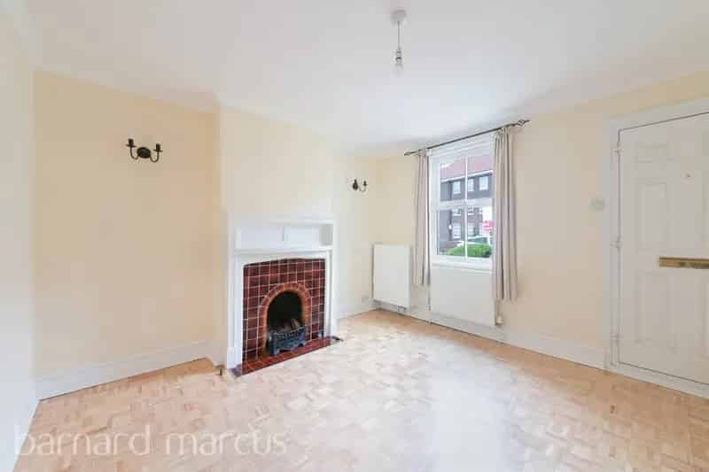 Two Double Bedroom House Near Worcester Park Station