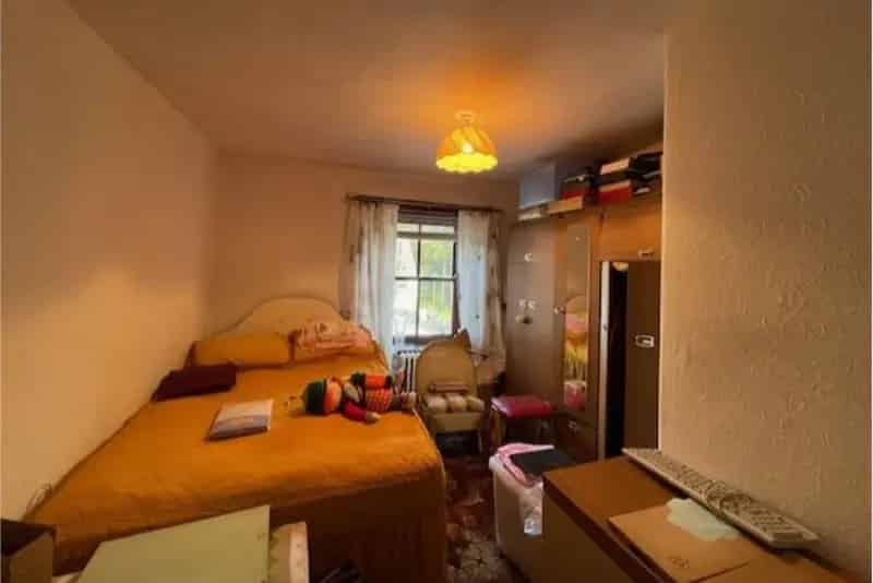 3 Bed Flat with 2 Shops and Large Garden