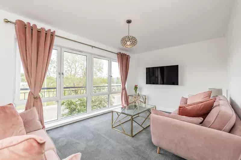 4 Bedroom Townhouse with River Don Views