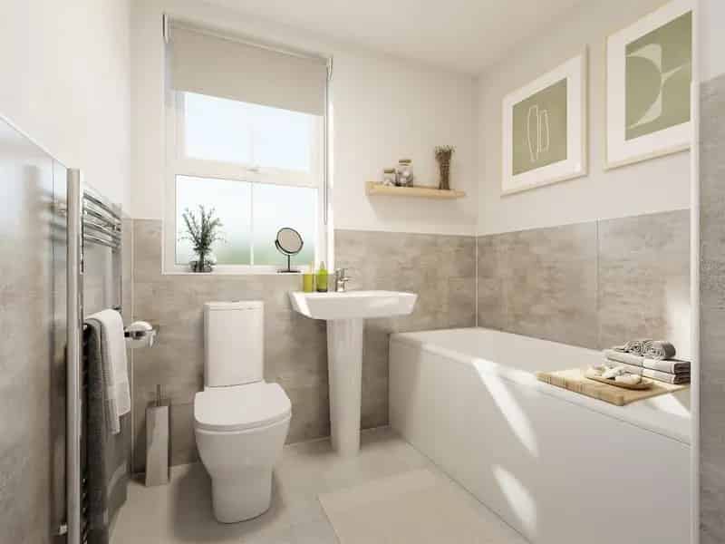 3 Bed Semi-Detached House with Garage and Parking