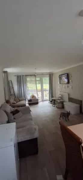 Ground Floor 2 Bed Flat with Balcony and Large Living Area