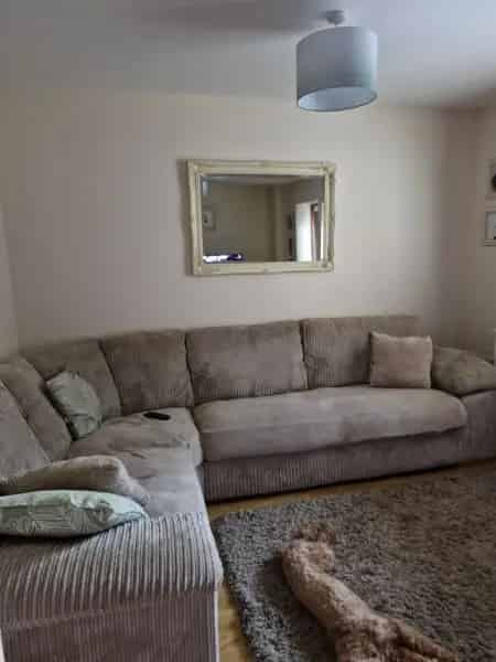 Large 3 Bedroom House with Loft, Garden & Parking