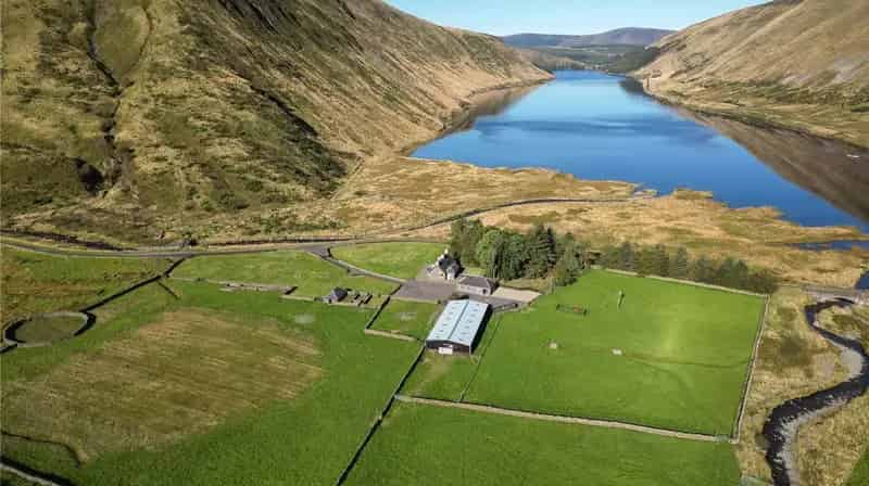 Talla Farm 4-Bed Farmhouse 16.9 Acres Scenic Views
