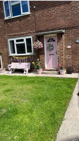 House For Rent in Oldham, England