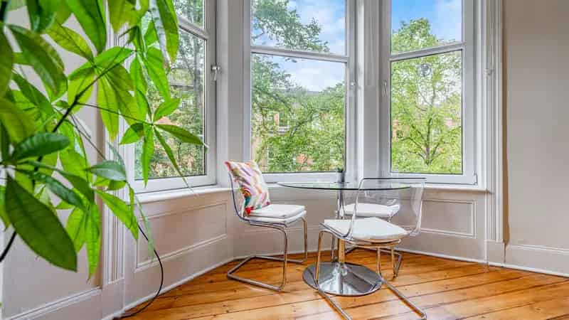 One Bedroom Shawlands Apartment Near Crossmyloof and Queens Park Stations
