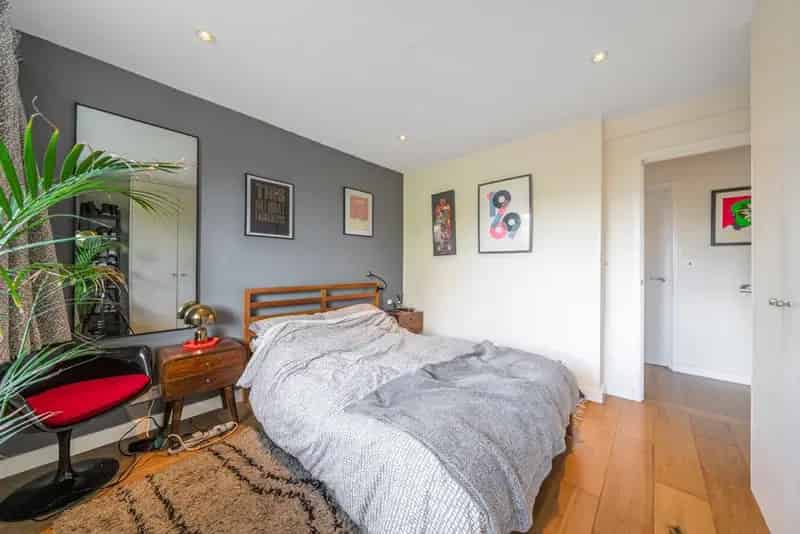Two Bedroom Apartment with Private Balcony and Communal Garden