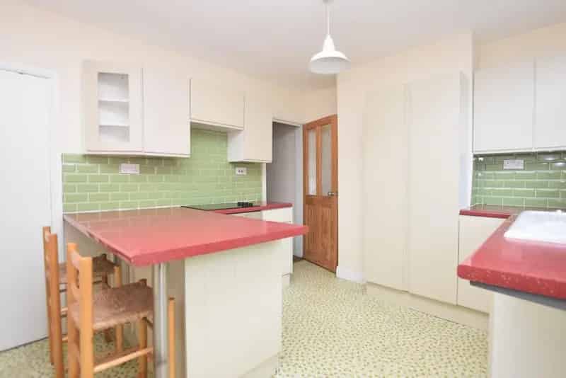 2 Bedroom House To Let Near Chatsworth Road
