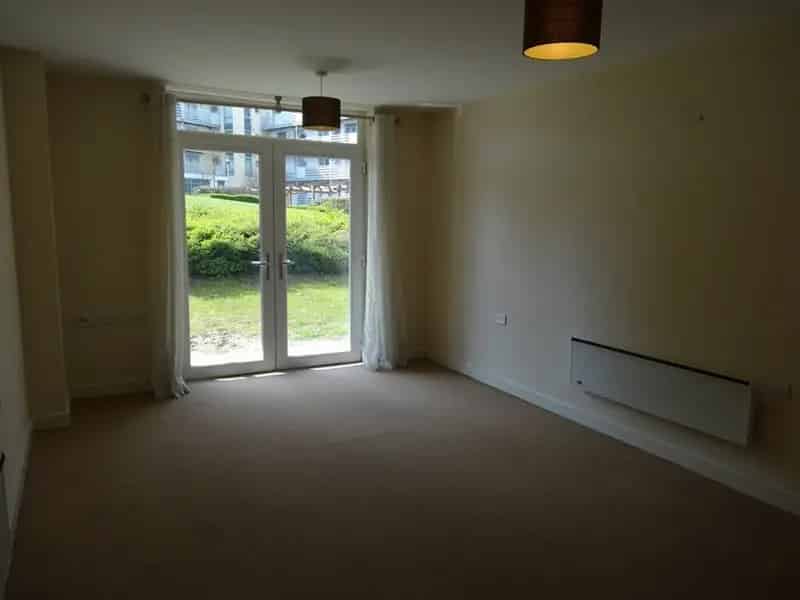 1 Bedroom Apartment Near City Centre with Parking