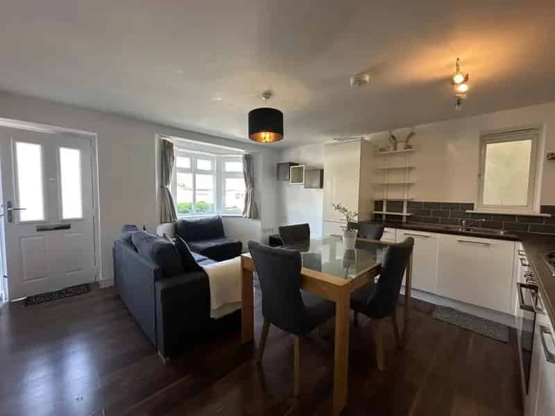 1 Bedroom Furnished Garden Flat Available 1006