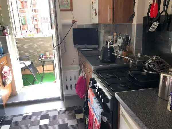 2 Double Bedroom Flat Pets Allowed Close to Amenities