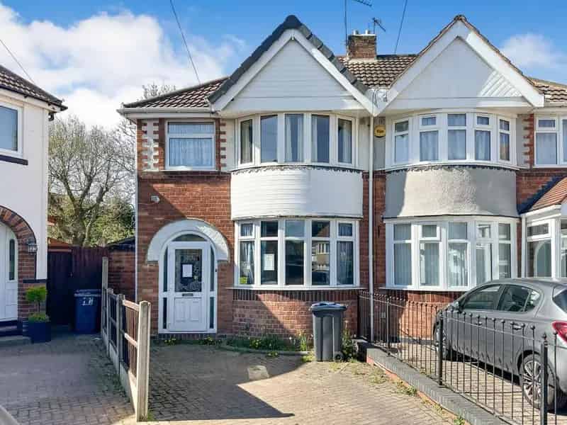 3 bedroom semi-detached house for sale