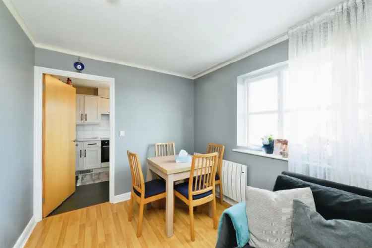 Two Bedroom Apartment Hoddesdon Modern Ensuite Parking
