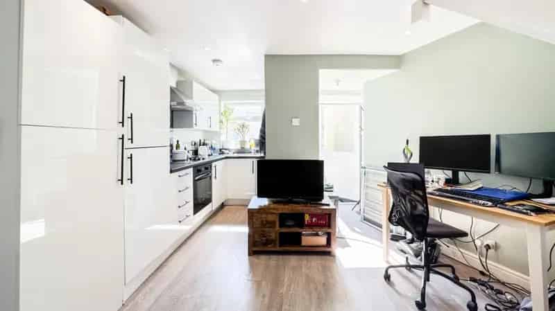 1 Bedroom House for Sale in Bedminster - Parking & Garden