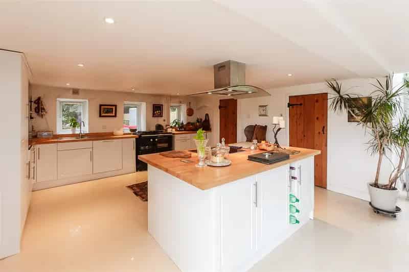 5 Bedroom Barn Conversion with Party Barn Near Fringford