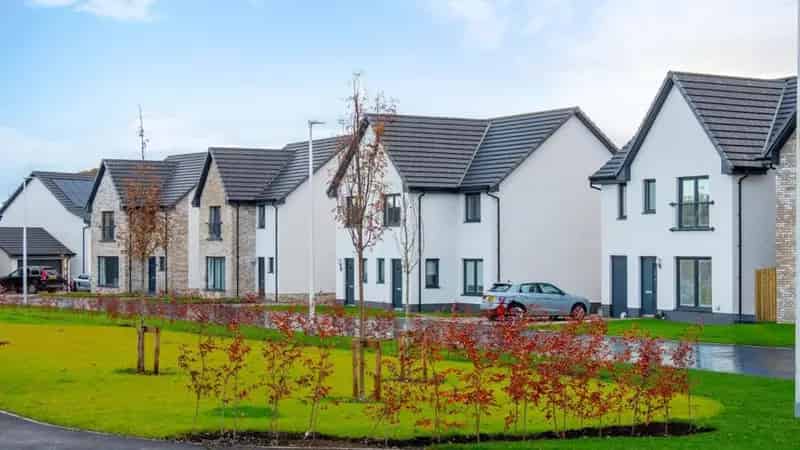 6 Bedroom Detached House for Sale