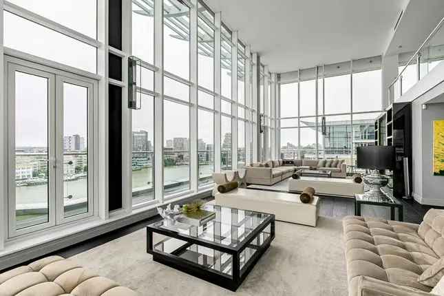 Flat to rent in Waterside Tower, The Boulevard, London SW6, United Kingdom