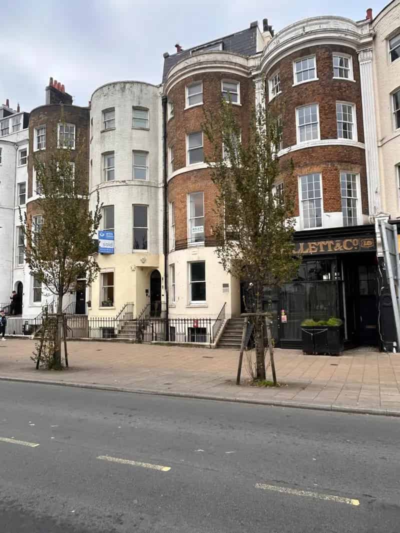 8 St Georges Place Office Building and Flat