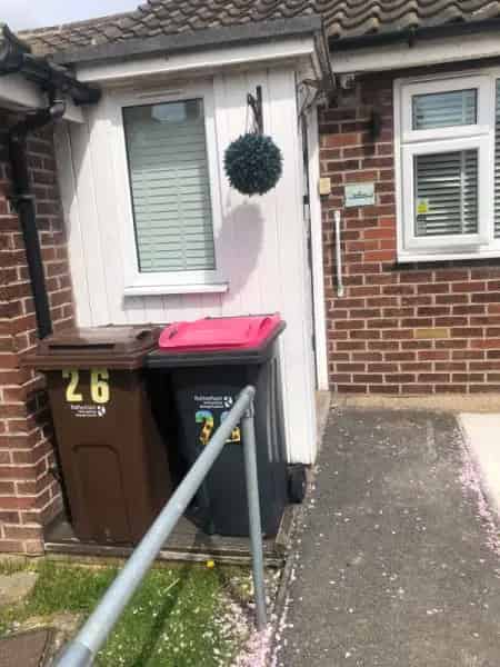 1 Bedroom Bungalow with Large Driveway