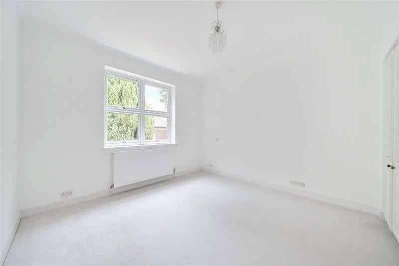 2 Bed Flat for Sale in Claygate Village