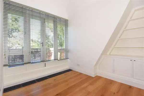 Four Bedroom Top Floor Apartment Oxford