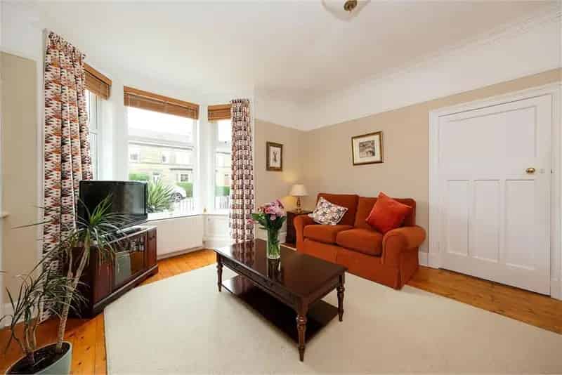 3 Bed End Terrace House with 2 Reception Rooms