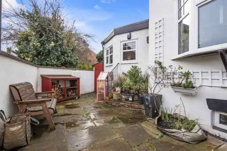 4 Bedroom End Terrace House for Sale