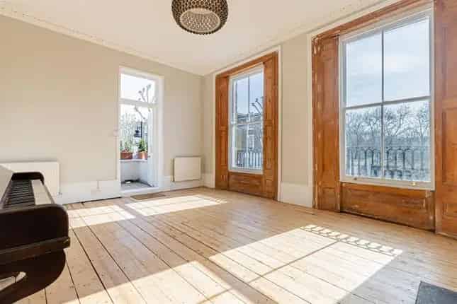 Property for sale in Richmond Avenue, London N1