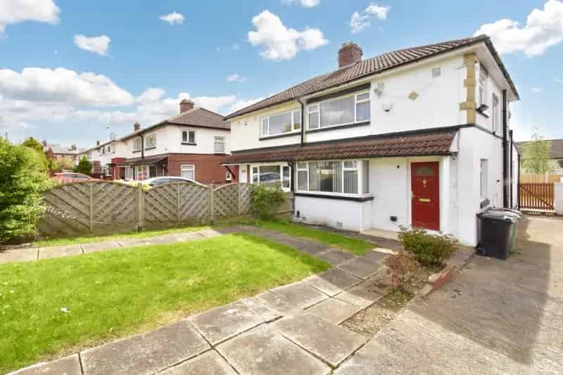 3 Bed Semi-Detached Home Extended Dining Kitchen South Facing Garden
