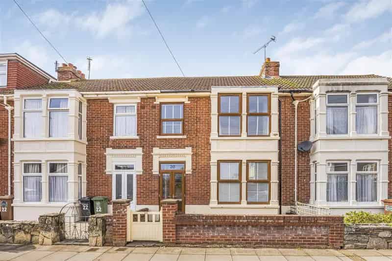 3 Bedroom Terraced House to Rent Double Garage Extended Family Home