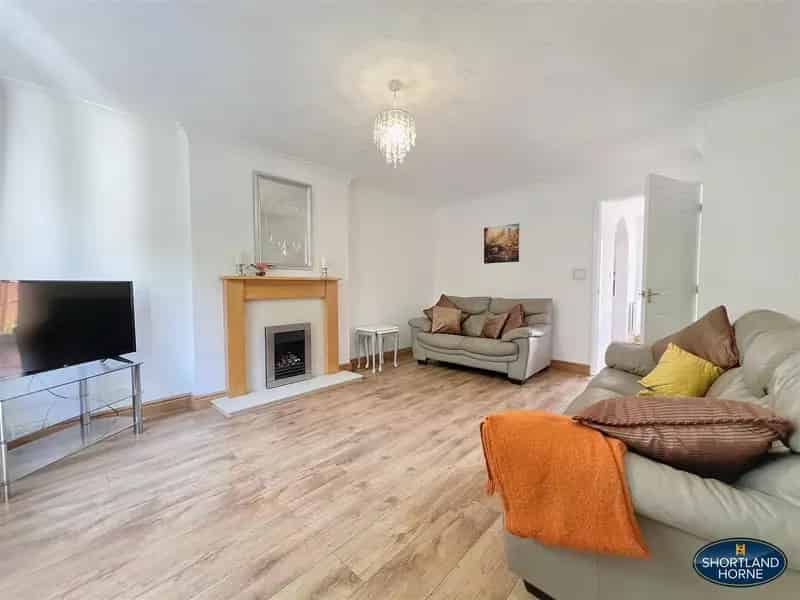3 Bedroom Terraced House to Rent Parkside No Onward Chain