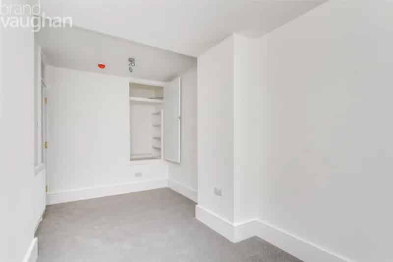 2 Bedroom Flat Near Kemp Town Seafront - No Deposit