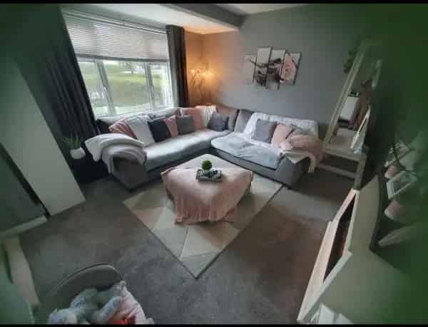 3 Bed House with Large Garden and Outbuilding