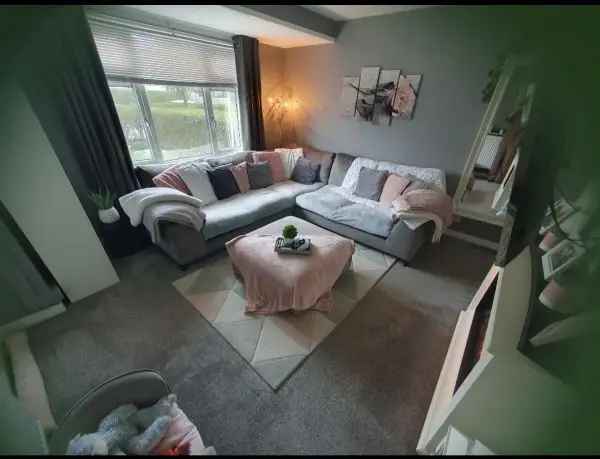 3 Bed House with Large Garden and Outbuilding