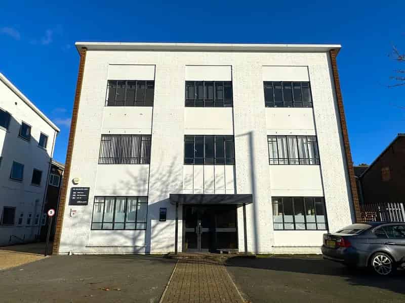 Hitchin Industrial Unit For Lease 4118 sqft Warehouse Office Space