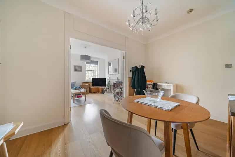 Two Bedroom Apartment St John's Wood Central London