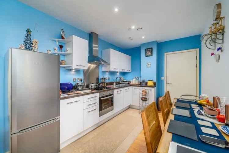 2 Bedroom Flat for Sale Battersea Reach