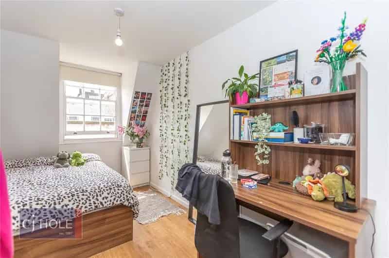 5 Bedroom Apartment to Rent