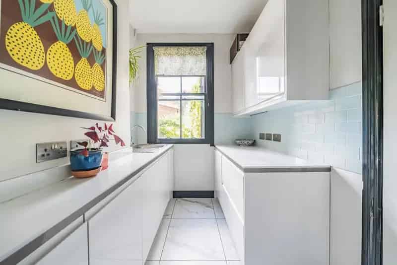 2 Bed Garden Flat South Facing Garden Modern Kitchen