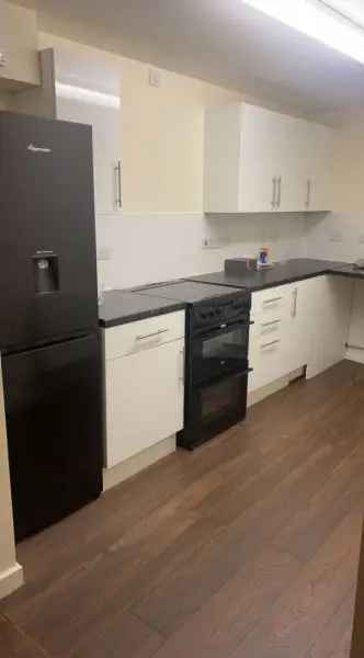 Spacious 2-Bedroom Flat Near Homerton Hospital